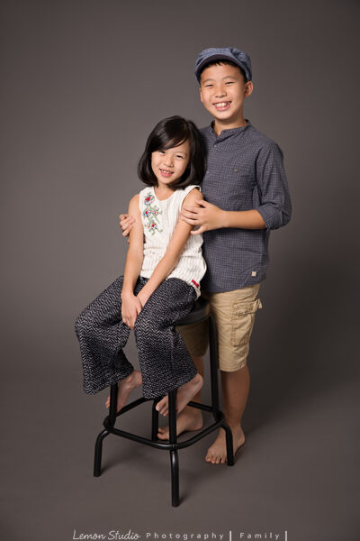 庭蓁一家＆莊淑旂博士今年來拍家庭攝影，這張是Mihon和Ingrid的合照！