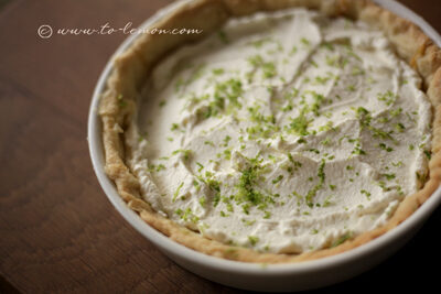 這張相片是黎媽自己做的檸檬派，上面還撒了檸檬皮屑，看起來好美味！