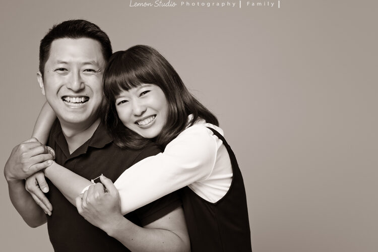 Hazel & Leisel一家來拍家庭寫真，這張是爸拔媽麻兩人的合照！