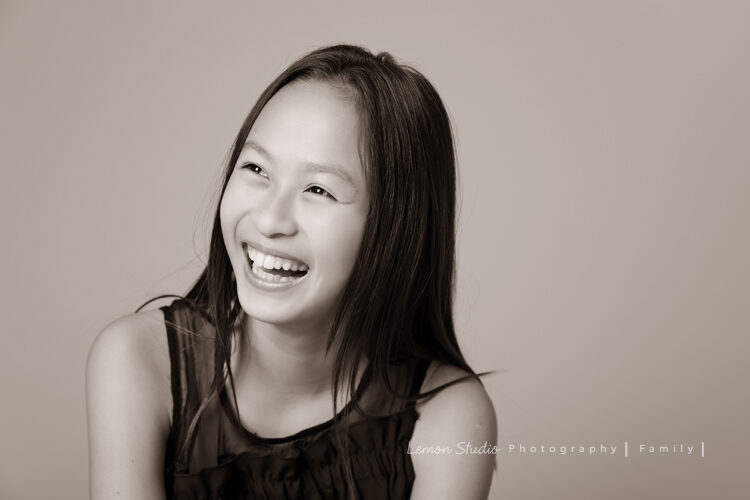 Hazel & Leisel一家來拍家庭寫真，這張是美麗的Hazel的個人寫真黑白照！
