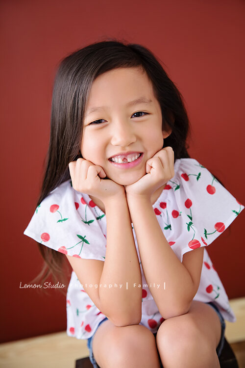 Hazel & Leisel一家來拍兒童攝影，這張是可愛的Leisel的個人寫真照！