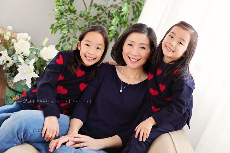 Paul及姊姊 Carolyn兩家人帶著爸爸媽媽從香港來台灣度假及拍照，這張是媽麻與Isabel＆Katherine兩姊妹的合照！