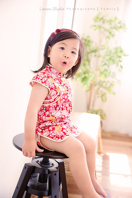 芝琳媽麻一家來拍專業兒童攝影,這張是超Q的小妹