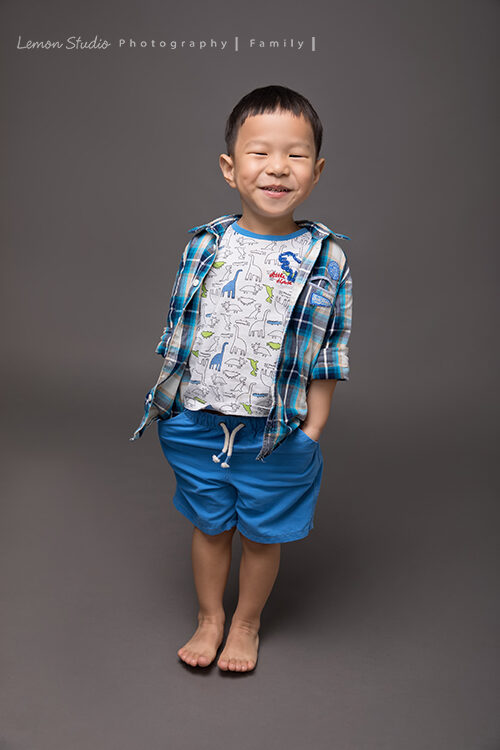 小夏＆小宇一家來拍專業兒童寫真，這張是非常有活力的小宇的獨照