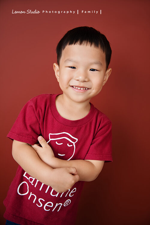 小夏＆小宇一家來拍專業兒童攝影，這張相片感受到小宇滿滿的生命力