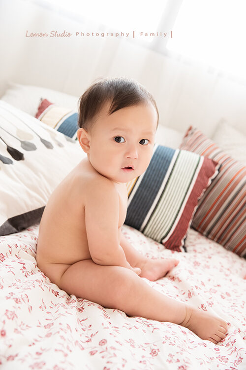 品妤＆靖恩一家來拍寶寶攝影，靖恩這張獨照好可愛！