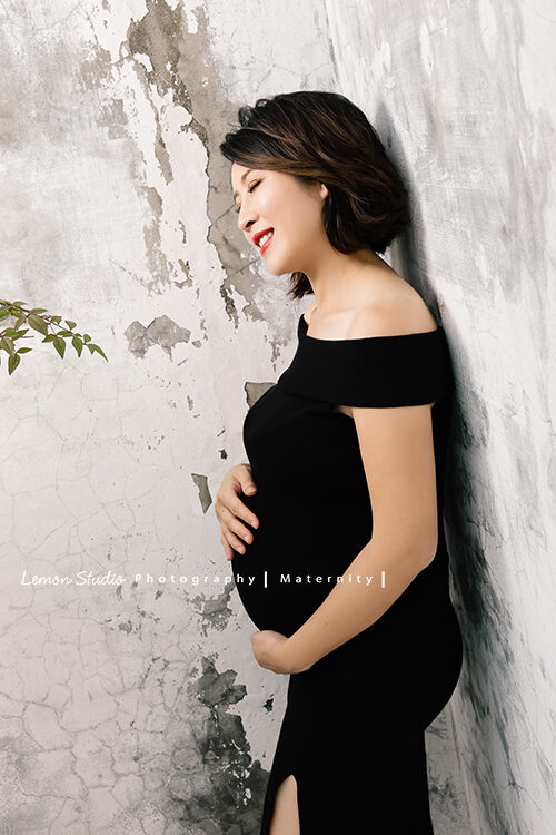 雅慧媽麻來拍孕媽媽寫真，這張雅慧媽麻閉上眼睛享受在當下好美！