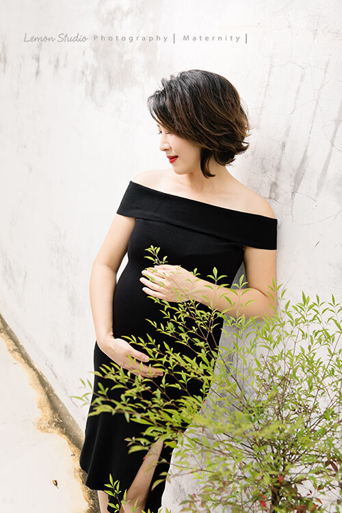 雅慧媽麻懷三寶來拍懷孕的孕期寫真，這張是雅慧媽麻側臉的獨照！