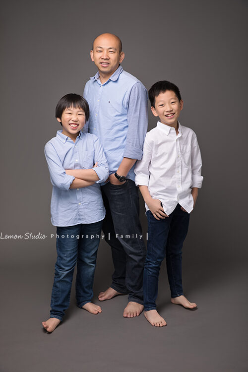閔惠媽麻一家第三次來拍親子攝影，這張是爸拔和大哥二哥的合照！