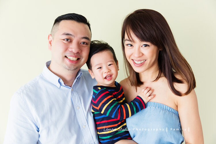 嘉盈媽麻一家來拍家庭攝影,這張全家福好自然好舒服!