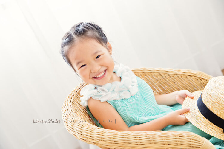 蔚怡媽麻一家來拍家庭照，姊姊這張笑得很甜美！