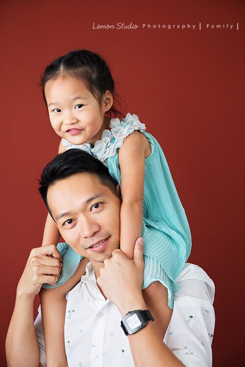 蔚怡媽麻一家來拍專業家庭攝影，這張太經典了，爸拔好帥姊姊好Q！