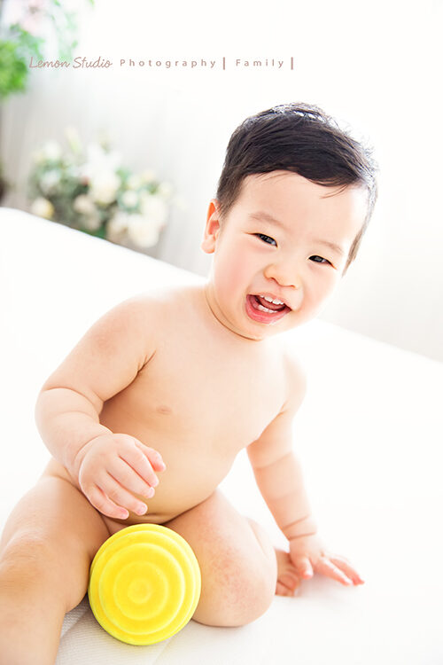 嘉盈媽麻一家來寶寶寫真,這張是小漢堡可愛的獨照!