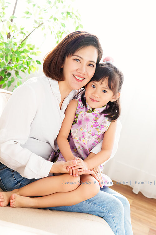 Kaylee＆Aubrey一家來拍親子攝影，這張是姊姊和媽媽合照