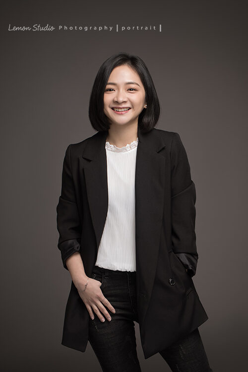 Mia來拍專業形象照，這是一張帶有時尚感的專業形象照！