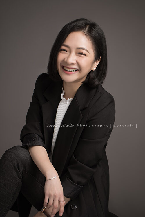 Mia來拍專業形象照，Mia這張燦爛的笑容帶著自信！