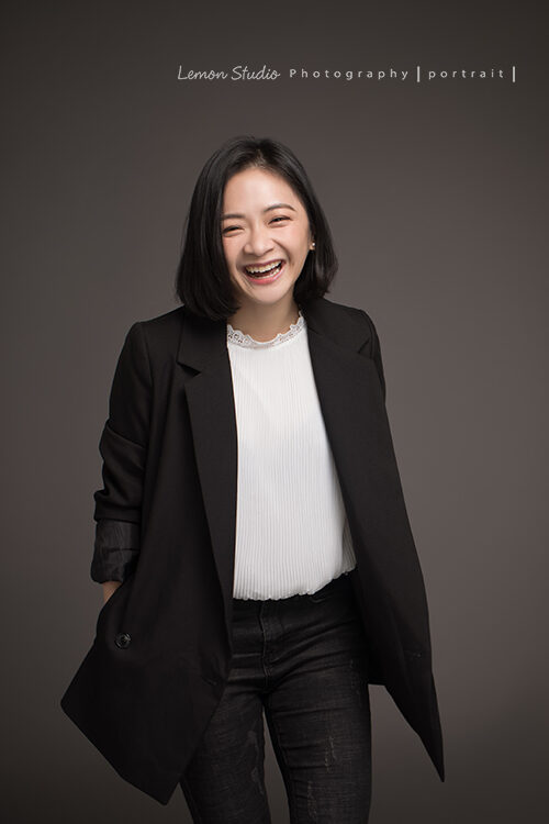 Mia來拍專業形象照，形象照紀錄了美麗的一瞬間