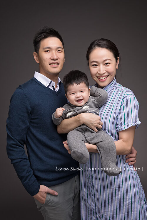 六個月大的楷崴一家來拍照,這張是爸拔媽麻和我的全家福,大家都笑得好開心!