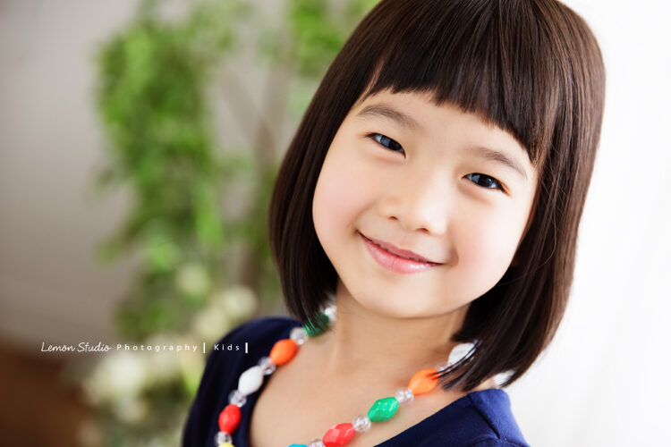 琬茲&楷元一家第三次來拍全家福，這張是琬茲沈穩的一面！