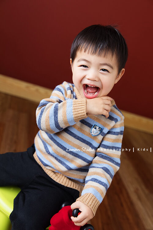 琬茲&楷元一家第三次來拍兒童寫真，這張楷元笑得好開懷好可愛