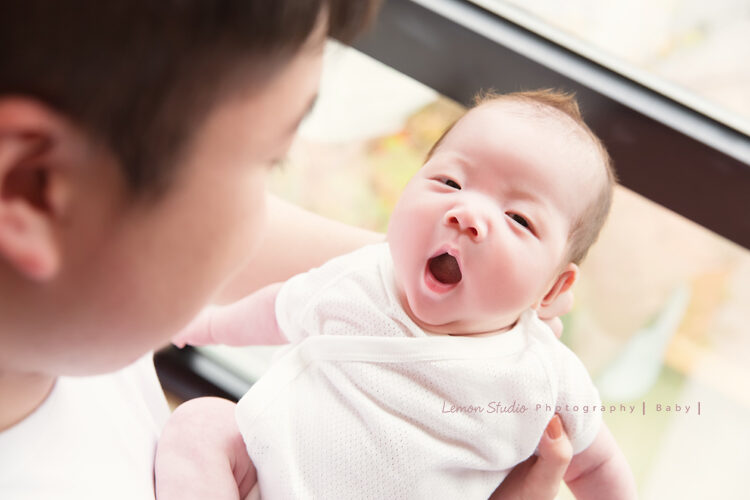 台南小小John一家來拍寶寶滿月照，John打呵欠也好萌啊