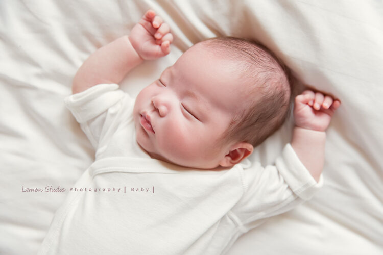台南小小John一家來拍新生兒寫真，這是我投降之系列之一