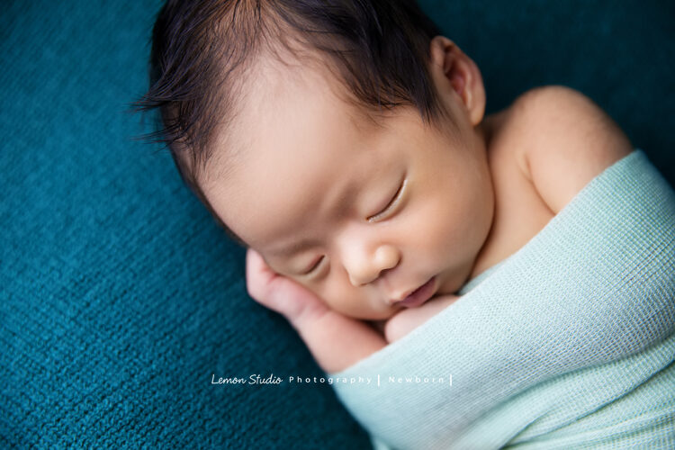 誼靜媽麻的寶寶來拍嬰兒攝影，寶寶乖乖睡的樣子好美！