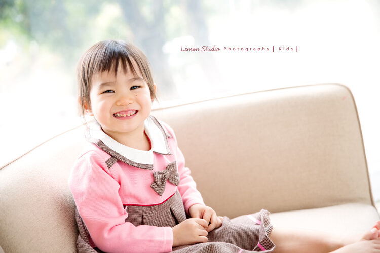覲宇&耘瑄一家來拍全家福，這張是小妹，好可愛啊