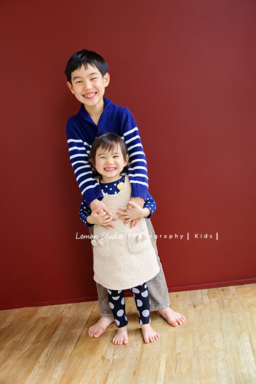 覲宇&耘瑄來拍兒童寫真，這張是兄妹倆可愛的合照，兩人感情很好！
