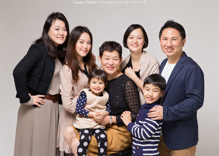 這張是覲宇&耘瑄一家三代同堂的全家福合照！