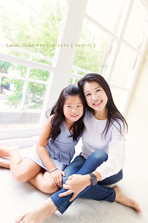 明潔媽麻一家第二次來拍親子攝影，這張是媽麻及可愛的姊姊！