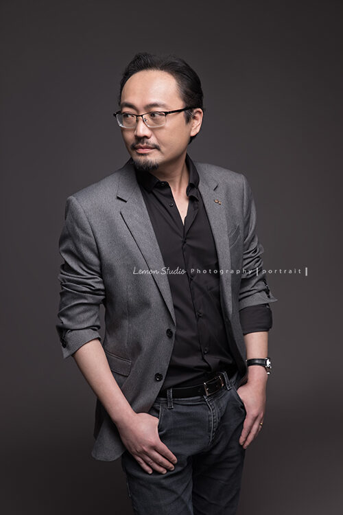 Lawrence不看鏡頭的形象照也非常有味道！