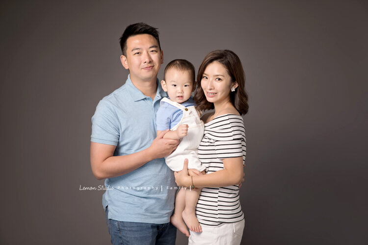 昊澤一家來檸檬巷館拍照,這張是一家人的全家福