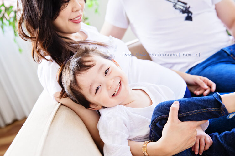 盈妤媽麻一家來檸檬巷館拍照，這裡有最專業的兒童攝影