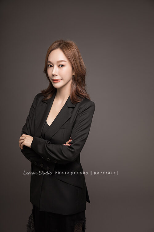 尤雁是服飾＆美容品牌的經理人，這張拍出帶有時尚感的個人形象照