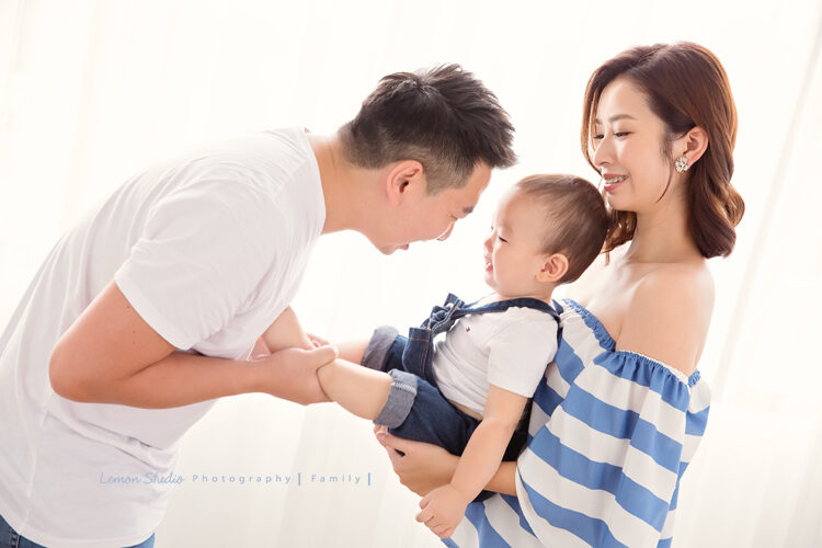 昊澤一家來檸檬巷館拍家庭照,媽麻好漂釀啊,這張互動好自然