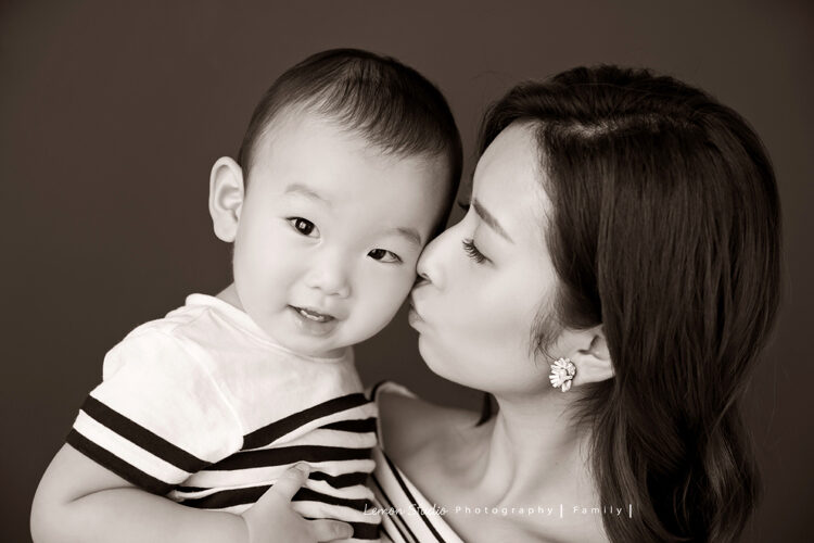 昊澤一家來檸檬巷館拍家庭照,寶寶拍寶寶寫真照,寶寶表情好多好可愛,這張好逗趣