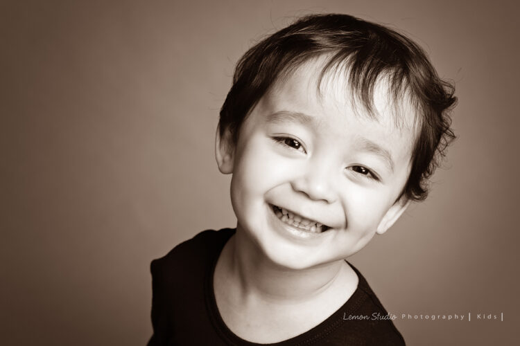 盈妤媽麻的寶貝來拍兒童攝影，在鏡頭前很自然的呈現
