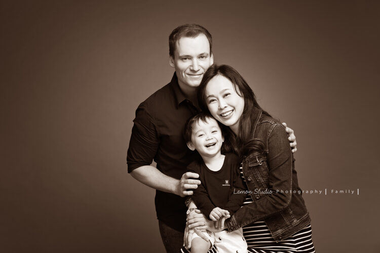 盈妤媽麻一家在二寶出生前的全家福