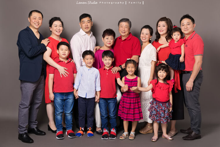 亞洲台商總會長一家來拍三代同堂的專業全家福攝影，這張三代同堂好熱鬧