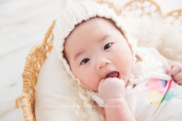 Ida媽麻的寶寶三個月大,寶寶想吃小手手