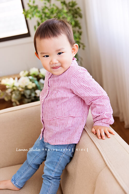 兩歲的忻櫟跟爸拔媽麻來拍櫟櫟的兩歲個人寫真，忻櫟太可愛了