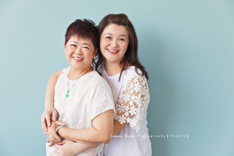 亞洲台商總會長一家來拍照，女兒跟媽麻感情很好