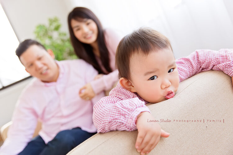 兩歲的忻櫟跟爸拔媽麻來拍寶寶照，忻櫟好有趣