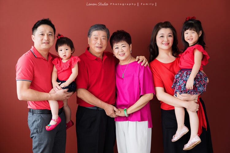 會長跟兒女不同的家庭的合照！