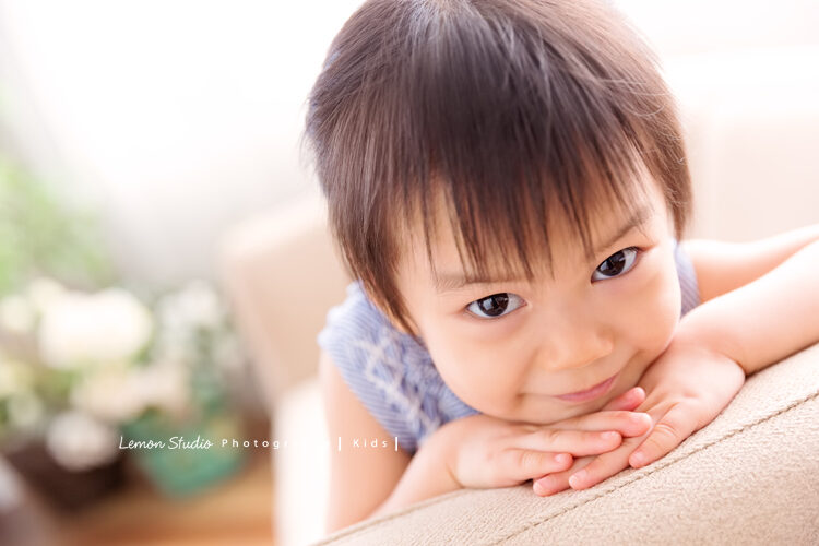 亮媗&亮媜一家來拍家庭照,妹妹的表情好可愛