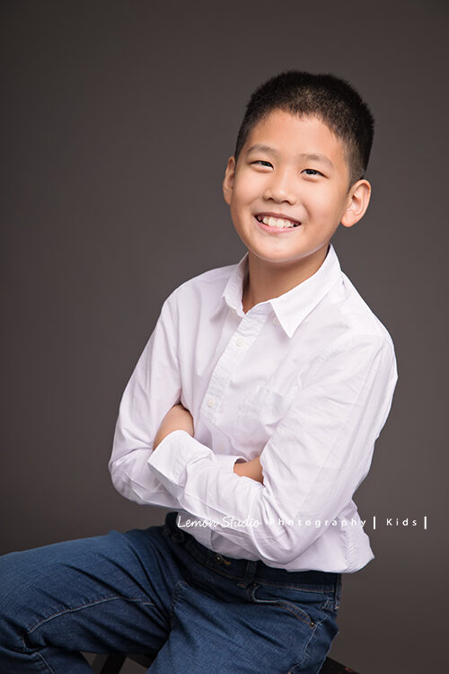 品佑&品諺一家來拍家庭寫真,哥哥的獨照