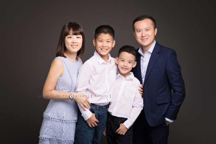 品佑&品諺一家來拍全家福,一家人都很上相!