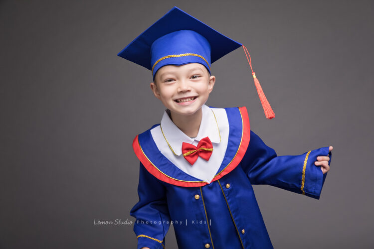 詩韻媽麻一家第二次來拍照,寶貝要畢業了,拍一張幼兒園畢業照