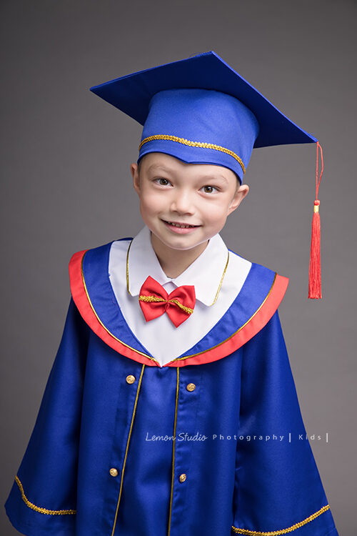 詩韻媽麻一家第二次來拍照,寶貝拍幼兒園畢業照留念